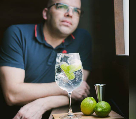 EL REY DEL GIN&TONIC ES DE PUCELA